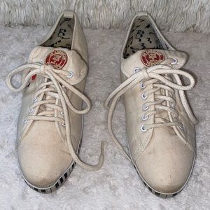 Woman vintage cool sneakers